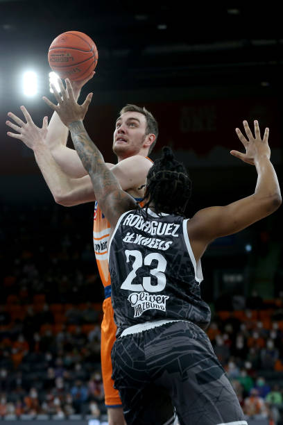 他的新身份 他的新身份