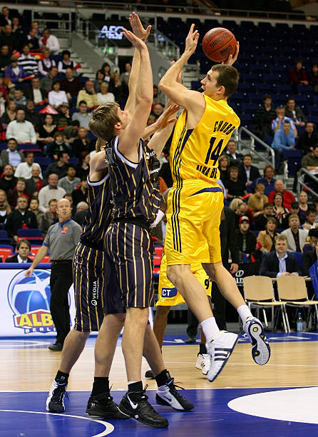 亚历山大 亚历山大