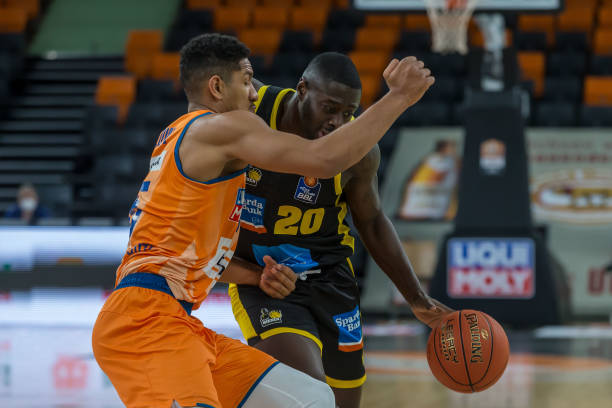 是由社会各 是由社会各